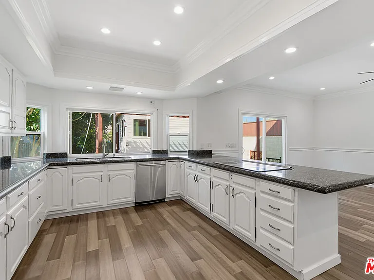 1301 Angelus Ave — Photo 15