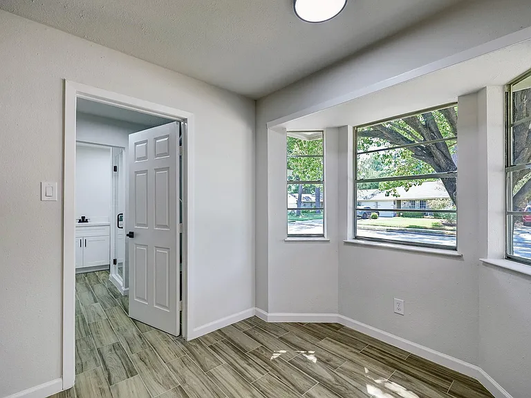 9723 Galston Ln — Photo 10