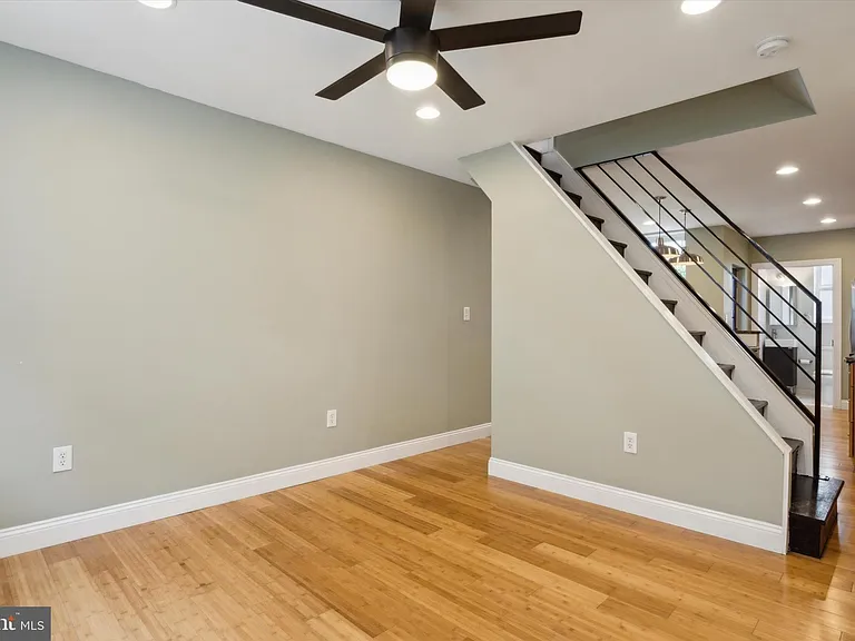 2053 Martha St — Photo 3