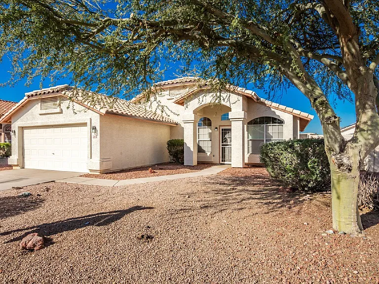 12454 W Holly St — Photo 3