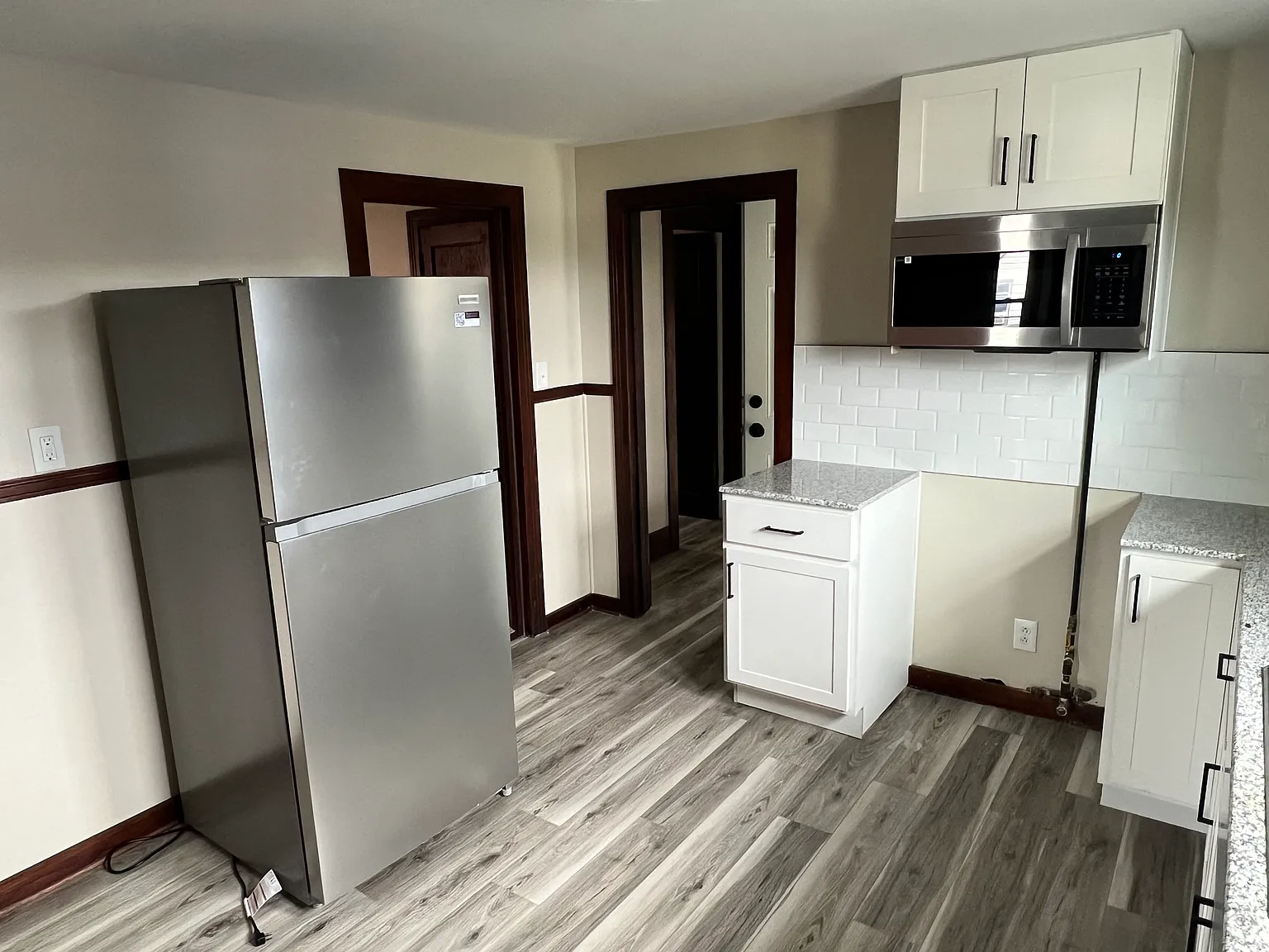 2 bed, 854 sqft, $1,300 — Photo 2