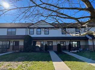60 Aspen Dr, North Brunswick, NJ 08902
