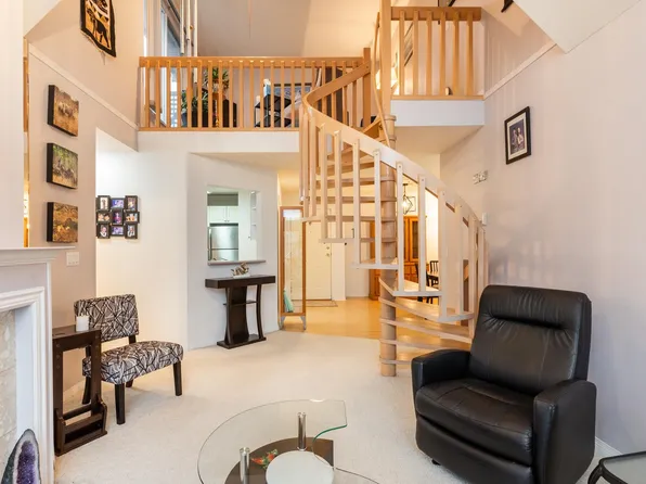 7171 121st St #308, Surrey, BC V3W 1G9