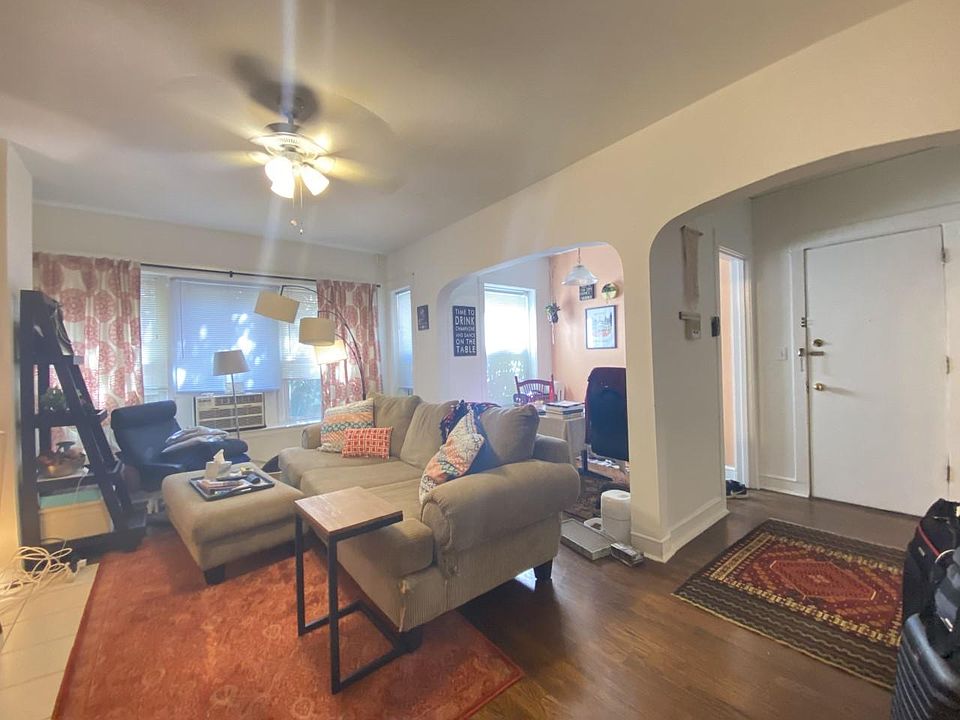 1st image of 931-33 W Cornelia Ave #1A