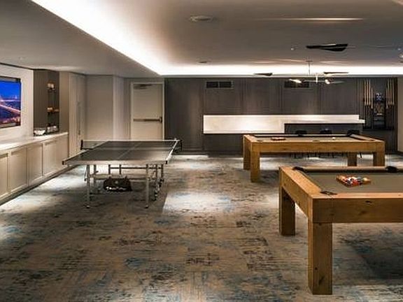 Club Room with Pool and Tennis tables