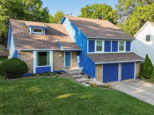 107 SE Williamsburg Dr, Blue Springs, MO 64014