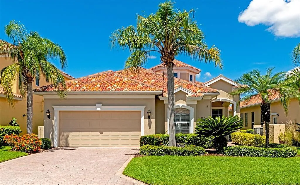 3 bed, 2.0 bath, 2069 sqft, $4,300 — Photo 1