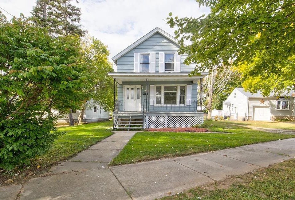 421 3rd St, Menominee, MI 49858 | Zillow