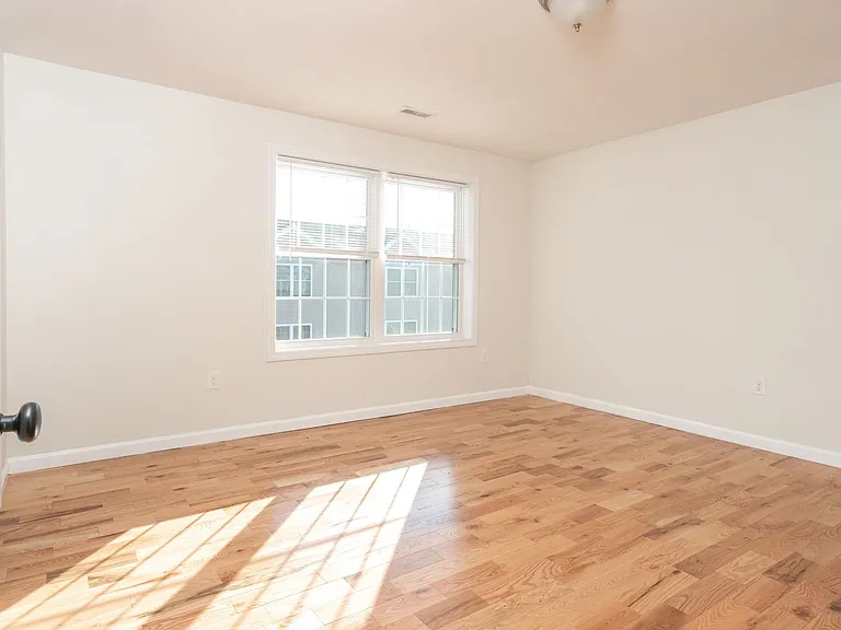 Amy's Commons — Photo 10