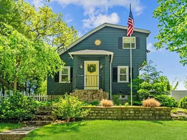 4 Wildwood Pl, Natick, MA 01760