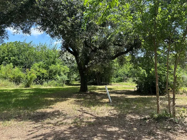 500 Meadowlawn St, La Porte, TX 77571