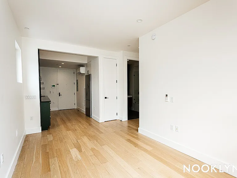 1052 Greene Ave #6C — Photo 3