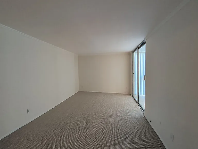 415 Montana Ave — Photo 15