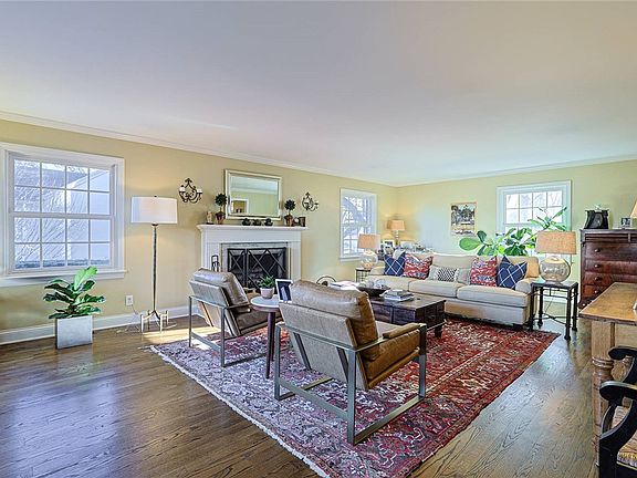 5th image of 326 Maysfield Rd