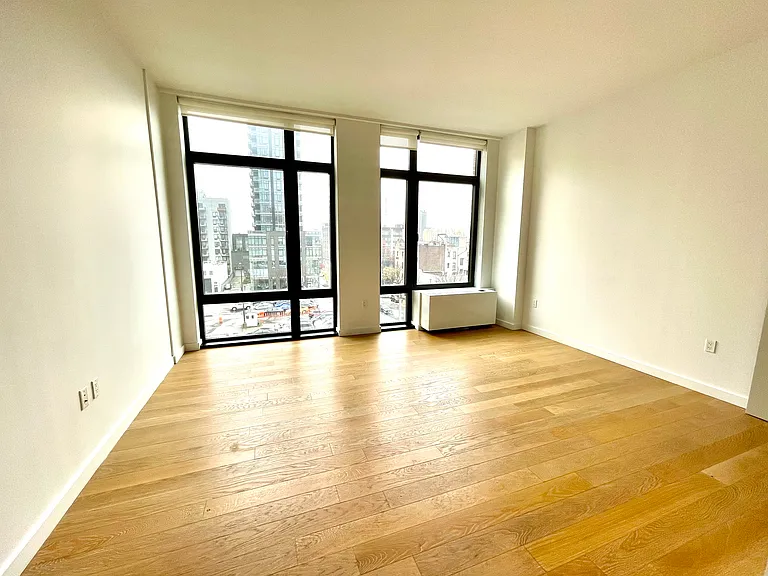 4107 Crescent St #4D — Photo 1