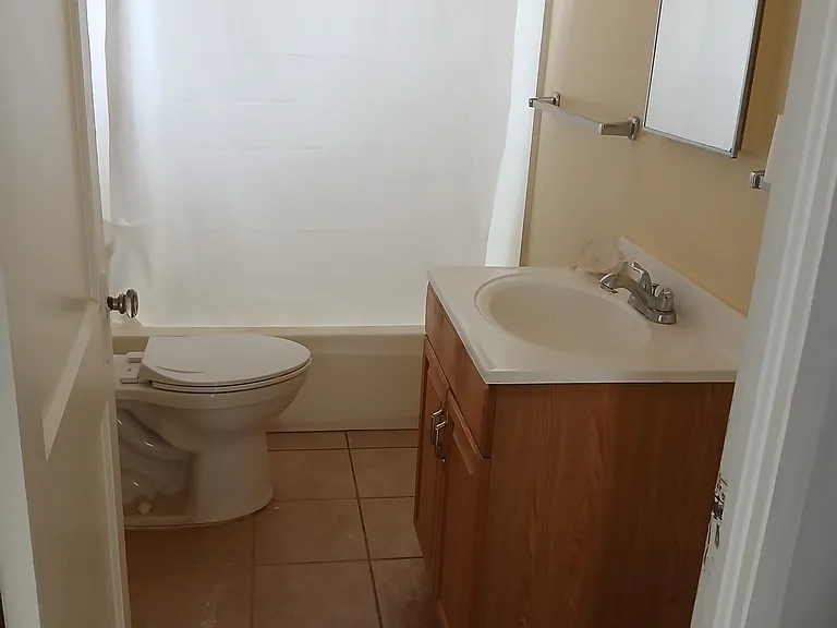 2940 E Sheridan St #B — Photo 1