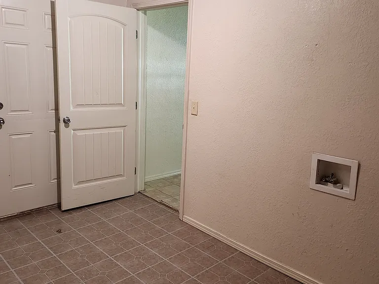 513 N Forest St — Photo 10