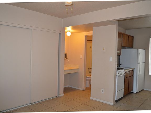 5th image of 2605 Sherwood St APT A