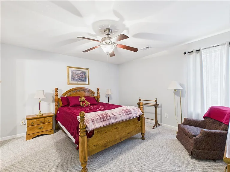 156 Stonefield Dr — Photo 10