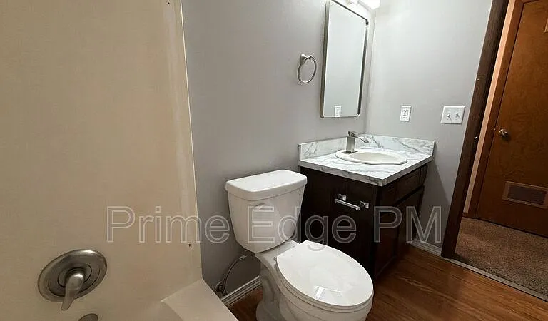 4520 Calvert St #7 — Photo 15