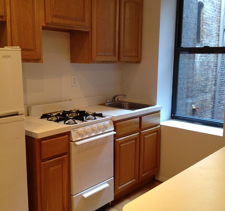 2nd image of 421 E 73rd St APT 5C