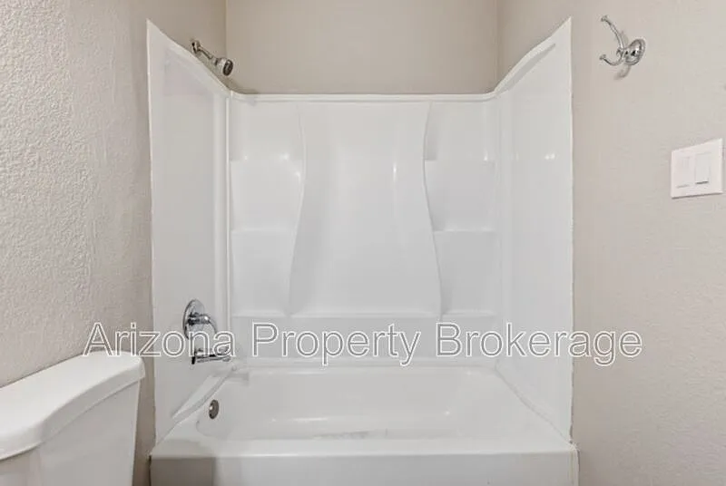 2 bed, 2.0 bath, 925 sqft, $995 — Photo 2