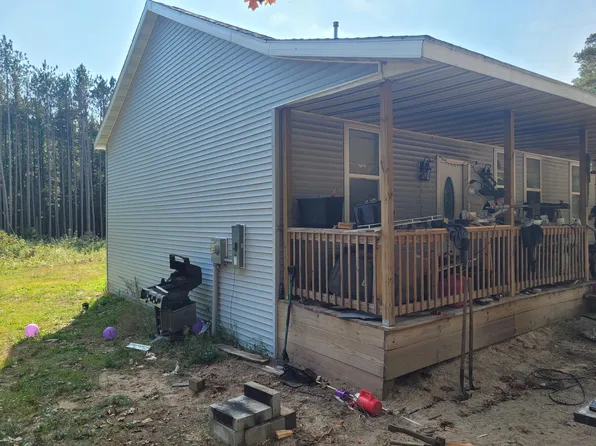 7294 E 76th St, Newaygo, MI 49337