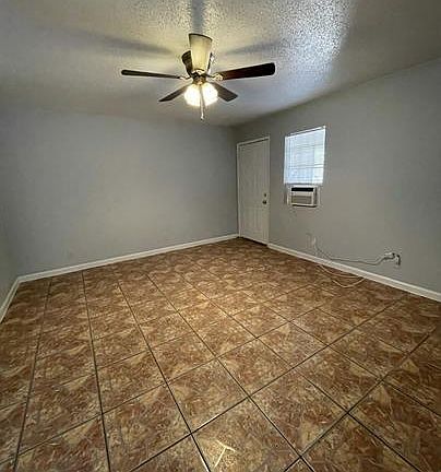 2nd image of 105 Cockerham St APT A