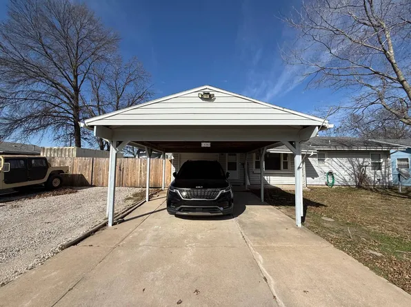 114 W Jefferson St, Coffeyville, KS 67337