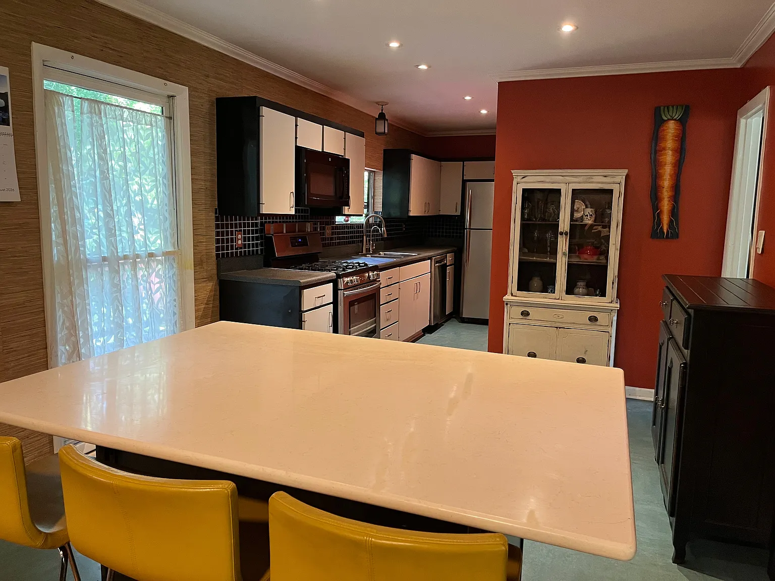 5 bed, 2669 sqft, $5,250 — Photo 4