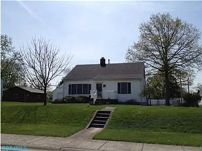 629 W 8th St photo 1