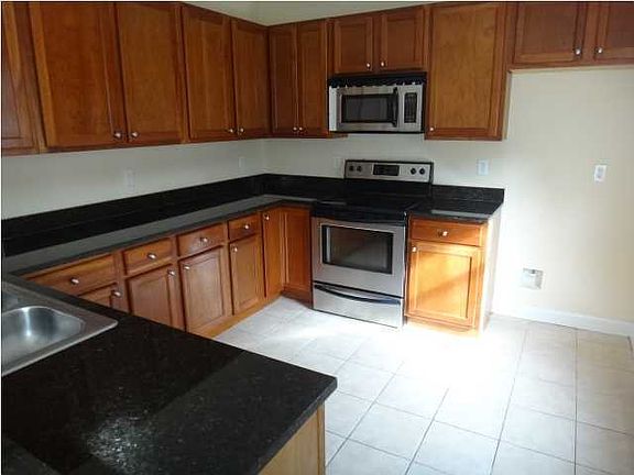 2nd image of 42 Avery Dr #42