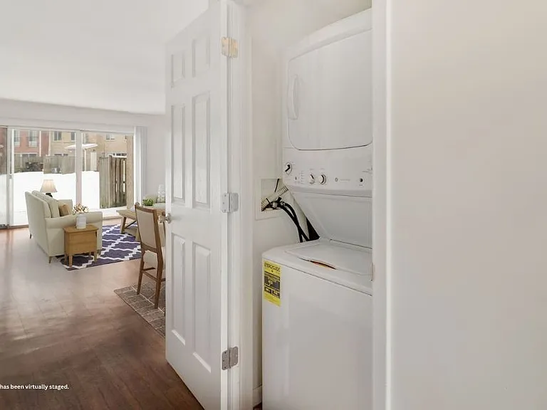 Hampton Manor Apartments & Townhomes — Photo 46