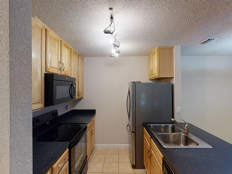Altamira Place Apartment Homes — Photo 135
