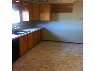 2nd image of 348 E 3rd Ave