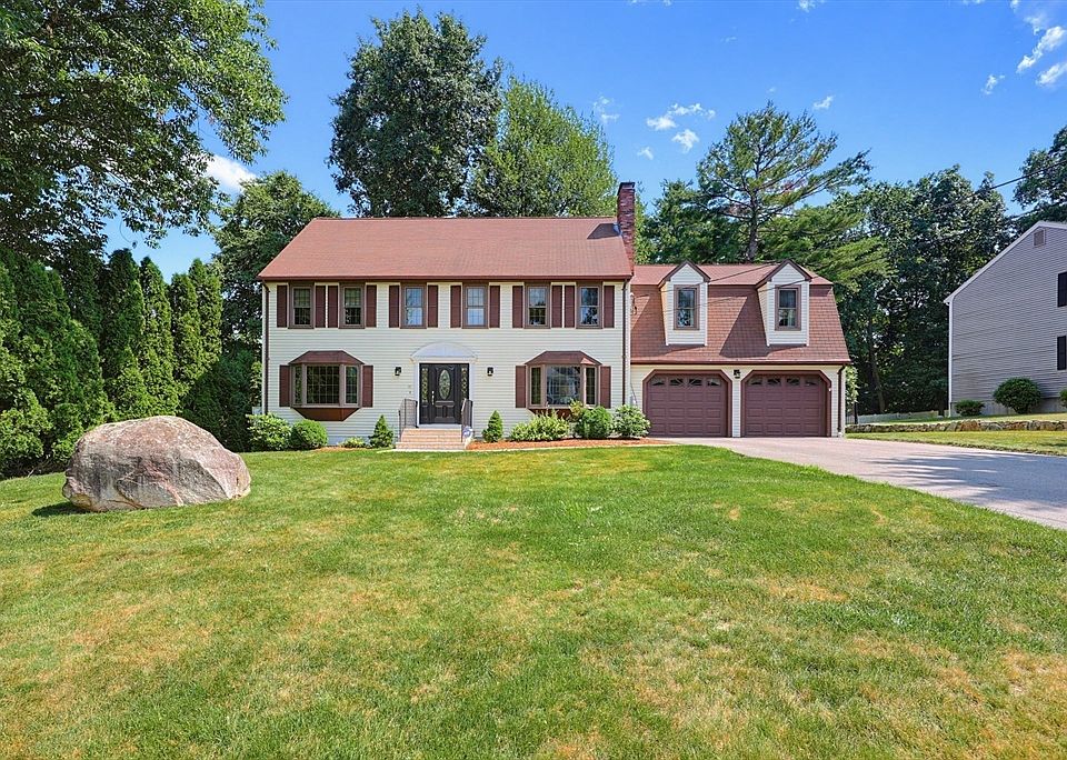 1st image of 19 Lantern Ln