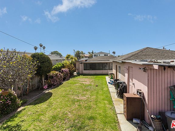 4th image of 12851 Bonaparte Ave