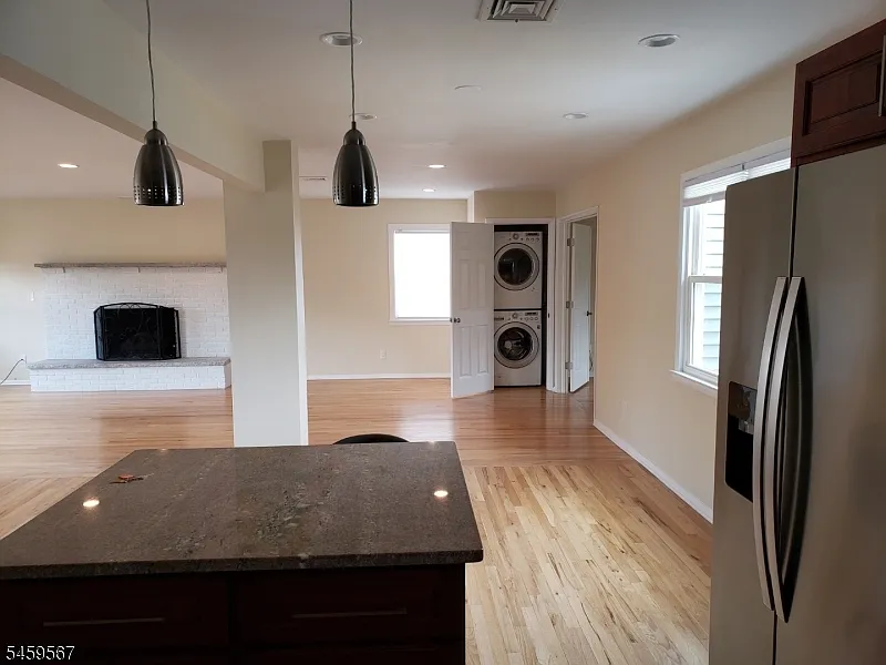 4 bed, 2.0 bath, $5,200 — Photo 4