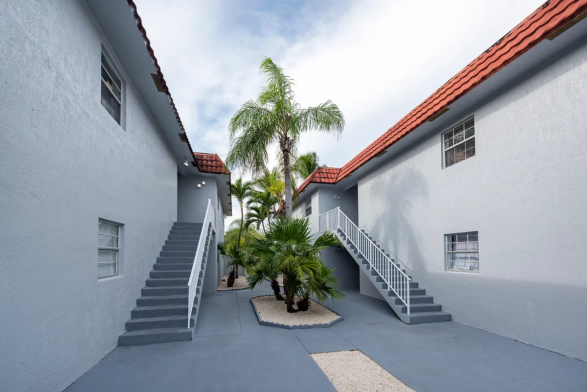 Building Photo - 770 SW 8th St #104