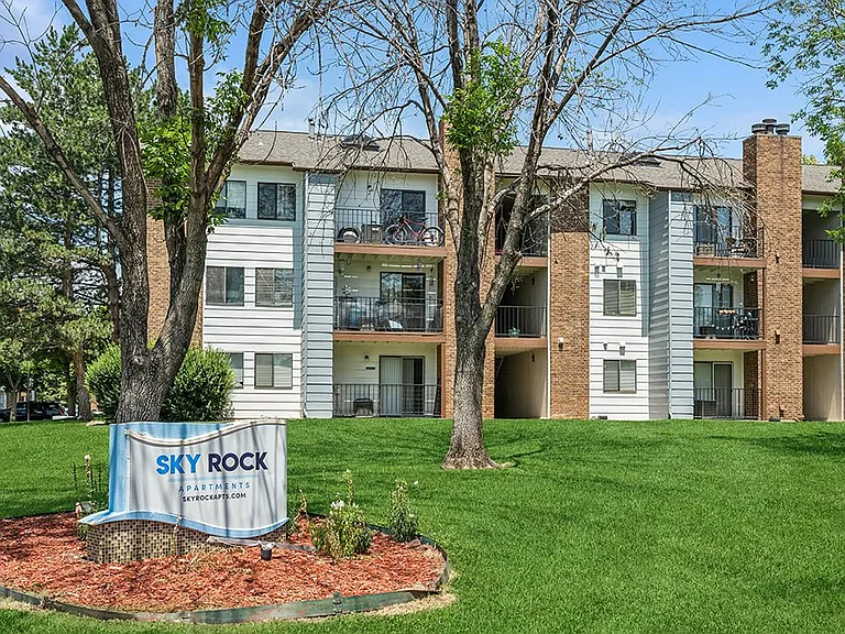 Sky Rock Apartments — Photo 25