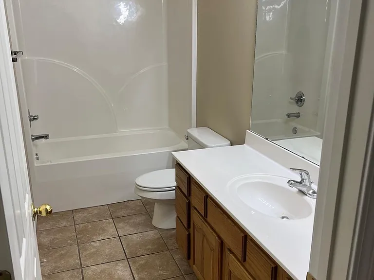 215 E 16th St #3 — Photo 7