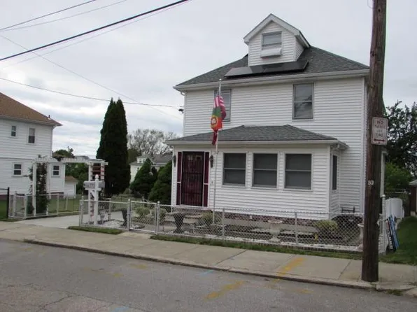 77 7th St, East Providence, RI 02914