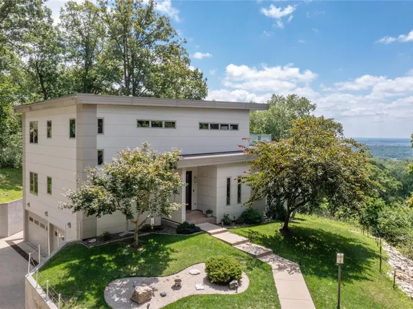 421 Grafton Hills Dr, Grafton, IL 62037