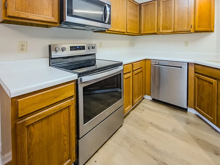843 Claybrook Ct — Photo 8