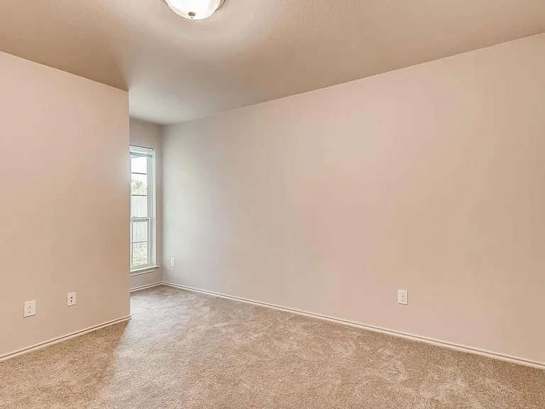920 Fieldwood Dr — Photo 1