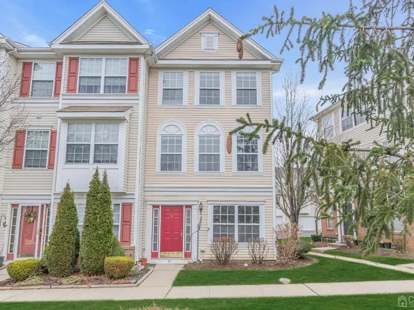 21 Giera Ct #126, Parlin, NJ 08859