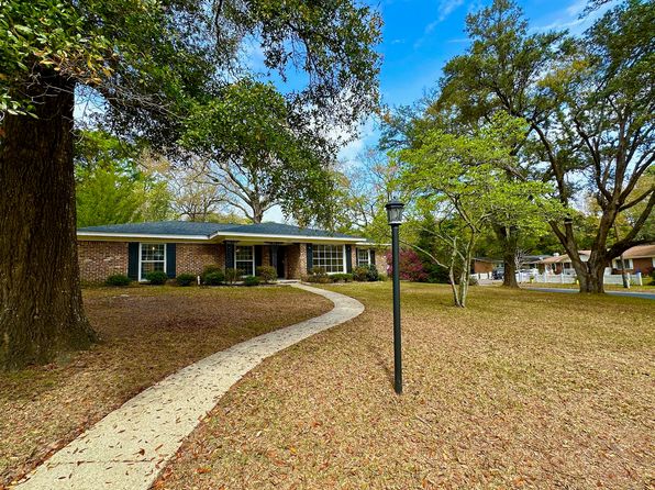 1563 Montclair Cir S