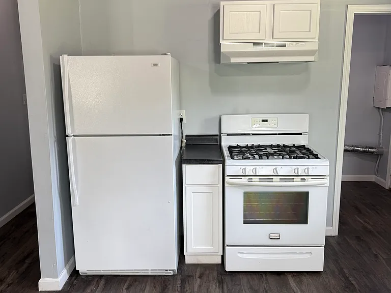 612 E 47th Pl — Photo 4