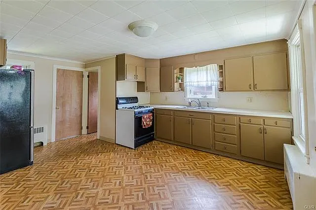 5651 N Walnut St — Photo 5
