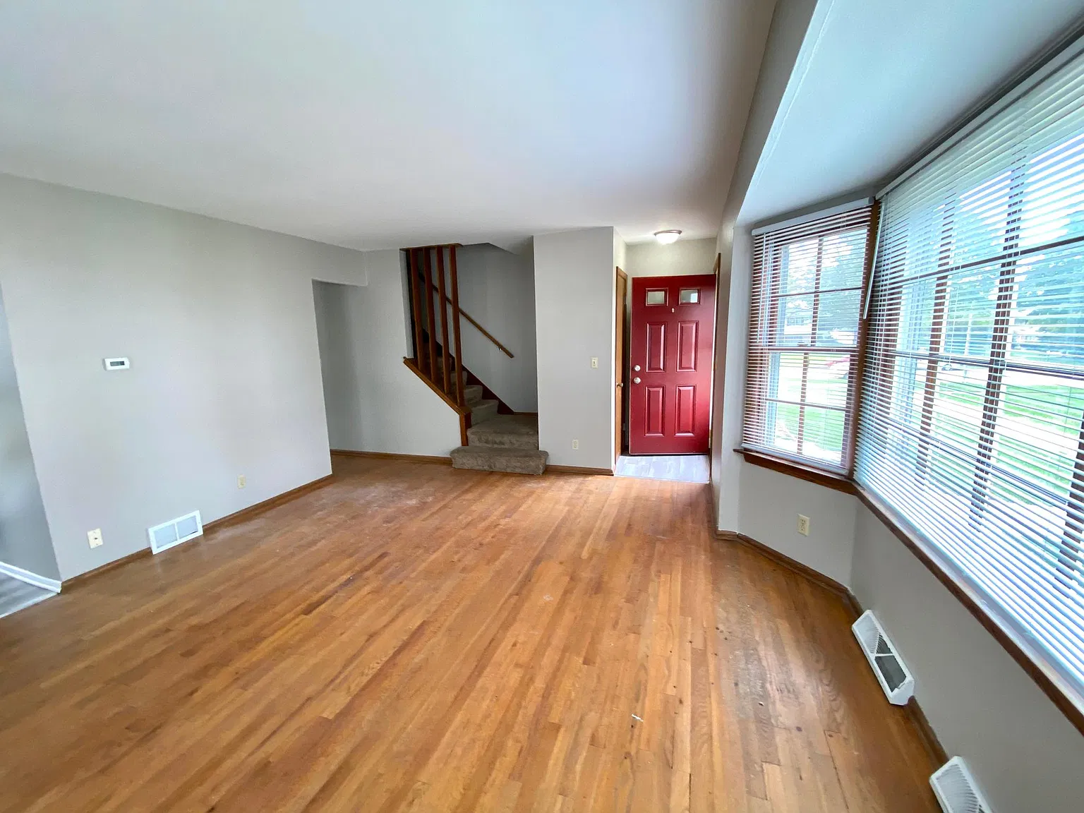 8916 W Howard Ave — Photo 4